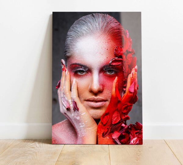 kobieta i kwiaty obrazy do salonu